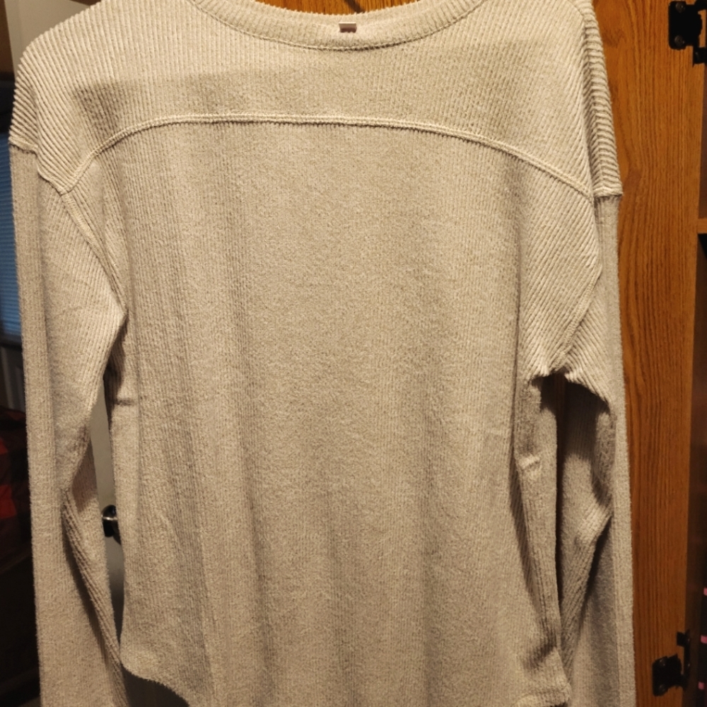 Juniors brand new shirt/Sweater
